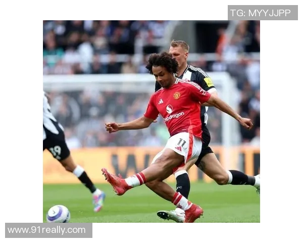 曼联与纽卡激战正酣第12轮精彩全场录播回顾与分析